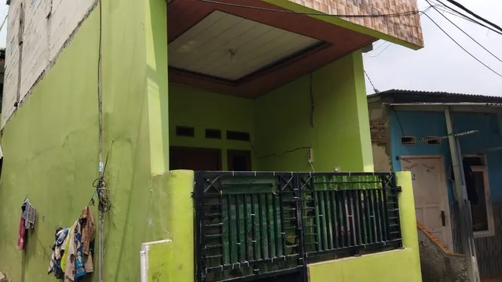 Rumah hijau kediaman Galih Loss di Kawasan Tambun Selatan, Kabupaten Bekasi yang nampak sepi pasca dirinya ditangkap polisi. (Dok:Poskota:Ihsan).