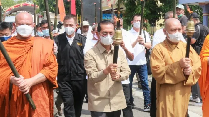 Foto: Dirjen Bimas Buddha Kemenag Supriyadi peringati hari Waisak. (Dok. Kemenag)