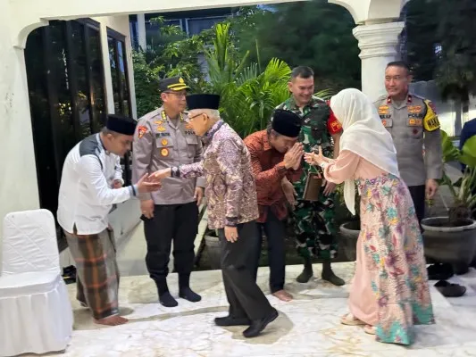 Penyambutan Wapres Ma'ruf Amin di pondok pesantren Syekh Nawawi Al Bantani. (dok.humaspolres)