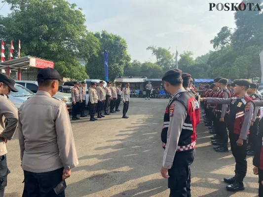 Apel personel Polres Serang sebelum melaksanakan pengamanan haul Syekh Nawawi Al Bantani. (Poskota/Rahmat Haryono)