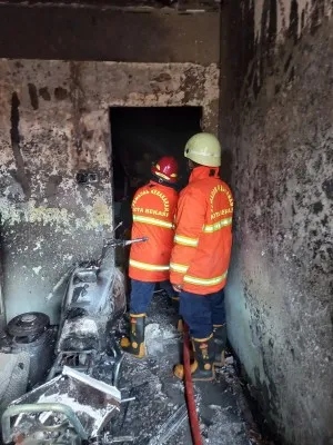 Rumah kontrakan di Jatibening, Pondok Gede terbakar. (Dok : Disdamkarmat Kota Bekasi)