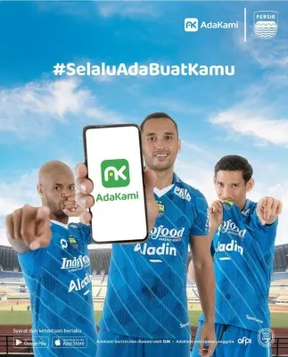 Para pemain Persib Bandung memberitahu salahsatu sponsor dari Pinjol yang akan mendanai mereka pada musim mendatang. (Dok Instagram Official @Persib)