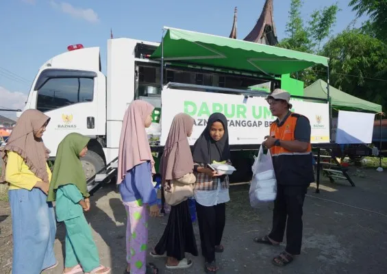 Foto: Mobil Dapur Umum dan Mobil Klinik Layani Penyintas Korban Banjir Bandang Sumbar oleh Baznas. (Dok. Baznas)