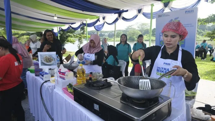 Foto: Permodalan Nasional Madani (PNM) Peduli mengajak nasabah beserta karyawan PNM untuk peduli sesama di usia 25 tahun. (Dok. PNM)