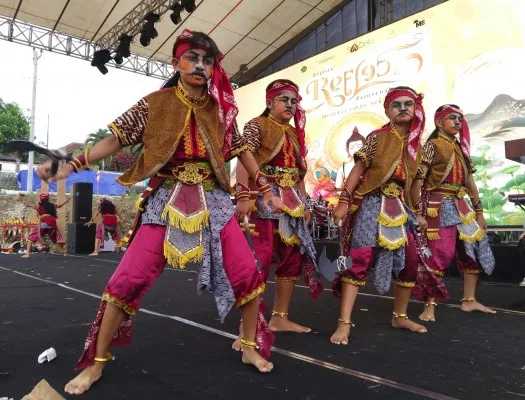 Foto: Sekolah Minggu Buddha (SMB) di Temanggung, Jawa Tengah, peringati hari raya waisak pentas seni (pensi). (Dok. Ditjen Bimas Buddha Kemenag)