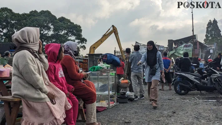 Penertiban bangunan liar Tahap 1 di kawasan wisata Puncak Bogor (Poskota/Panca Aji)