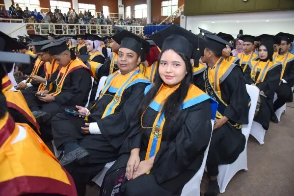 Foto: Ratusan Wisudawan dan Wisudawati Universitas Darma Persada (Unsada). (Dok. Unsada)