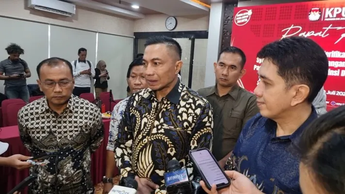 Bakal pasangan calon independen Pilkada Jakarta 2024, Dharma Pongrekun-Kun Wardana. (Poskota/Pandi)