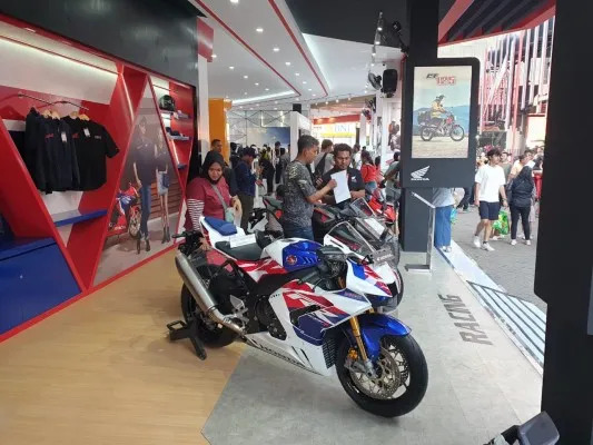 Foto: Pengunjung Jakarta Fair Kemayoran 2024 di Booth Wahana Honda Motor. (Dok. Wahana Honda)