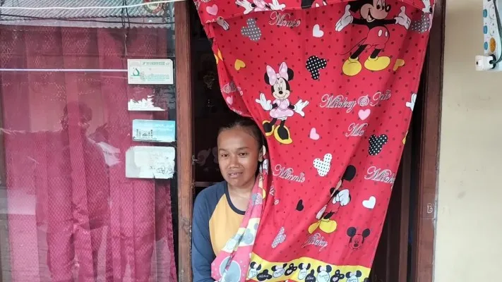 Sania, tetangga korban di Ciketing Udik, Bantargebang, Kota Bekasi. (Poskota/Ihsan Fahmi)