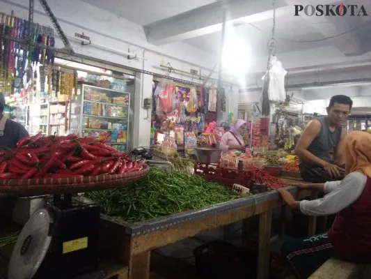 Pedagang cabai di Pasar Tradisional Tigaraksa. (Poskota/Veronica Veronica)