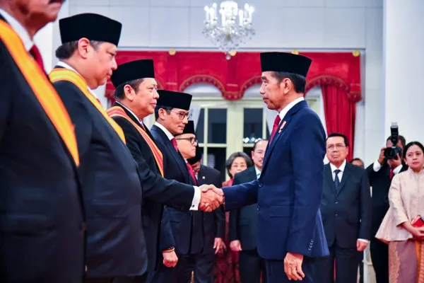 Foto: Ketua MPR RI Bambang Soesatyo beserta 63 orang lainnya menerima Tanda Kehormatan Bintang Mahaputera Adipradana dari Presiden. (Dok. Humas MPR RI)