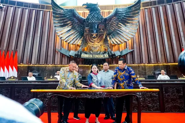 Foto: Ketua MPR RI Bambang Soesatyo alias Bamsoet bersama Ketua DPR RI Puan Maharani gelar sidang tahunan MPR di Jakarta. (Dok. Humas MPR RI)