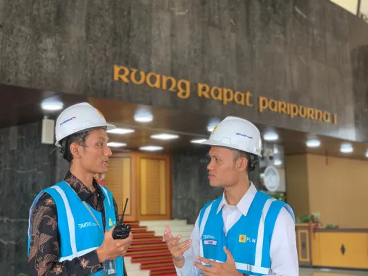 Foto: Petugas PLN siaga menjaga pasokan listrik saat Sidang Paripurna dan Pidato Kenegaraan Presiden Republik Indonesia, Joko Widodo di Gedung MPR DPR Republik Indonesia, Jakarta.(Dok. PLN)