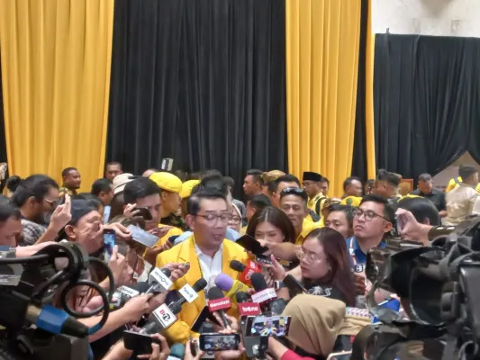 Bakal Calon Gubernur Jakarta Ridwan Kamil menyampaikan keterangan pers kepada awak media di JCC Senayan, Jakarta, Selasa, 20 Agustus 2024. (Poskota/Pandi)