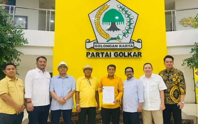 Maesyal Rasyid saat menerima B1 KWK dari Partai Golkar. (dok. tim MaIn)