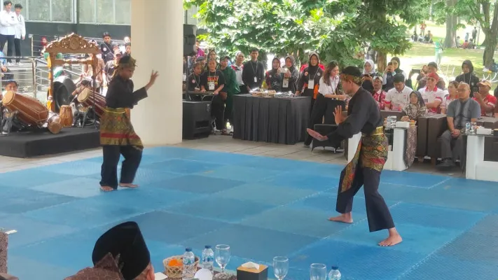 Pelajar SMP mengikuti kompetisi tarung silat di Bogor, Minggu, 1 September 2024. (Poskota/Panca Aji)