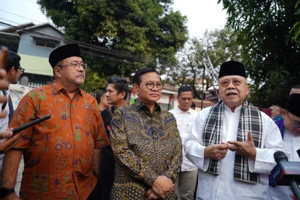 Pasangan Cagub dan Cawagub Jakarta Pramono Anung-Rano Karno saat bertemu Fauzi Bowo di Museum MH Thamrin, Jakarta Pusat, Selasa, 3 September 2024. (Poskota/Pandi)