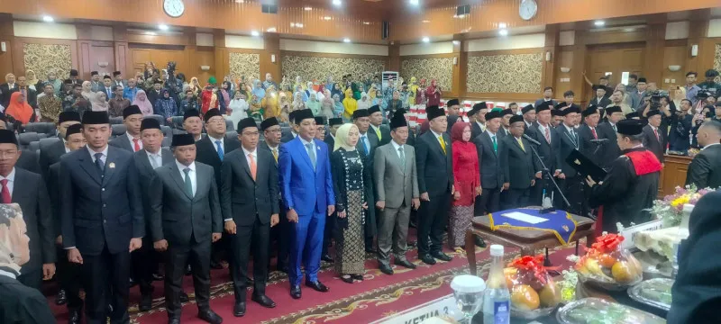 Suasana pelantikan 50 anggota DPRD Kabupaten Serang. (dok. Sekwan DPRD Kabupaten Serang)