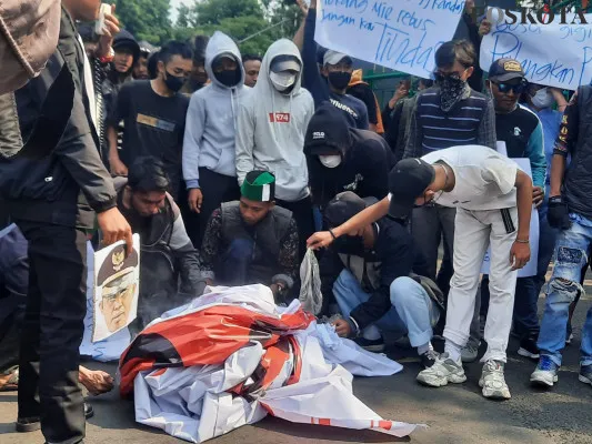 Mahasiswa lakukan aksi unjuk rasa di depan Kantor Pemerintahan Kabupaten Bogor (Panca Aji)