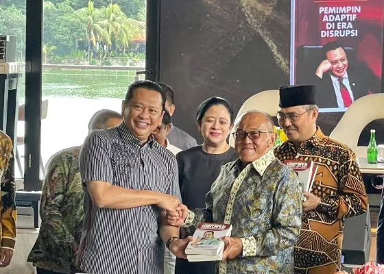 Foto: Ketua MPR RI Bambang Soesatyo alias Bamsoet meluncurkan lima buku sekaligus saat perayaaan ulang tahun ke-62. (Dok. Humas MPR RI)