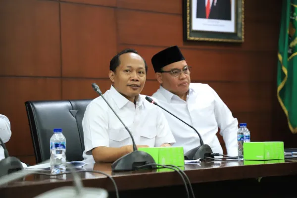 Foto: Jubir Kementeria Agama (Kemenag) Sunanto alias Cak Nanto jelaskan pemasangan Chattra Candi Borobudur ditunda. (Dok. Kemenag)