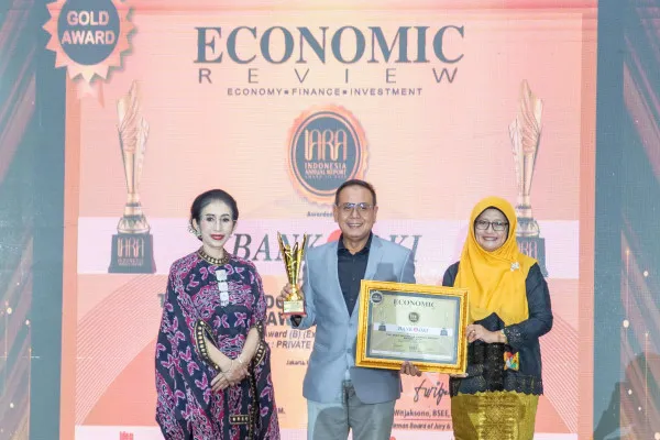 Foto: Bank DKI raih penghargaan The Best Indonesia Annual Report Award 2024. (Dok. Bank DKI)