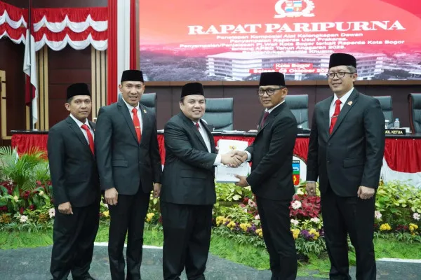 Foto: Wakil Ketua DPRD Kota Bogor Zenal Abidin dan Dadang Iskandar Danubrata periode 2024-2029 dilantik. (Dok. DPRD Kota Bogor)