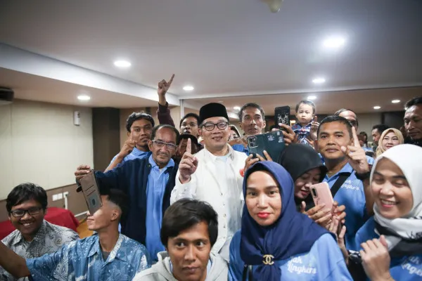 Calon Gubernur Jakarta Ridwan Kamil saat mengadakan dialog dengan berbagai komunitas disabilitas di Sofyan Inn Hotel, Jakarta Pusat. (dok. Timses)