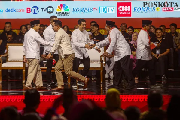 Tiga paslon Pilkada Jakarta saat debat kedua di Ancol, Jakarta Utara, Minggu, 27 Oktober 2024. (Poskota/Ahmad Tri Hawaari)