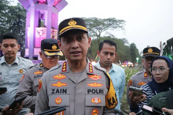 Kapolres Metro Tangerang Kota, Kombes Pol Zain Dwi Nugroho di Bundaran Tugu Adipura, Kota Tangerang, Kamis, 31 Oktober 2024. (Dok. Humas Polres Metro Tangerang Kota)