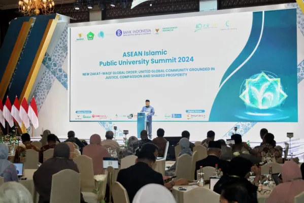 Foto: Ketua Dewan Penasihat World Zakat and Waqf Forum (WZWF), Zainulbahar Noor,  membuka Konferensi Internasional WZWF dan Forum ASEAN Islamic Public University 2024, di Jakarta. (Dok. Baznas)