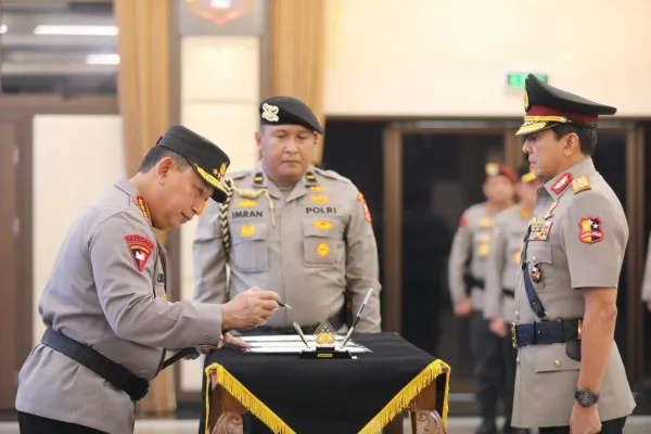 Polri melakukan penyerahan jabatan Inspektur Pengawasan Umum (Irwasum) Polri dan pelantikan Wakapolri. (dok. Humas)