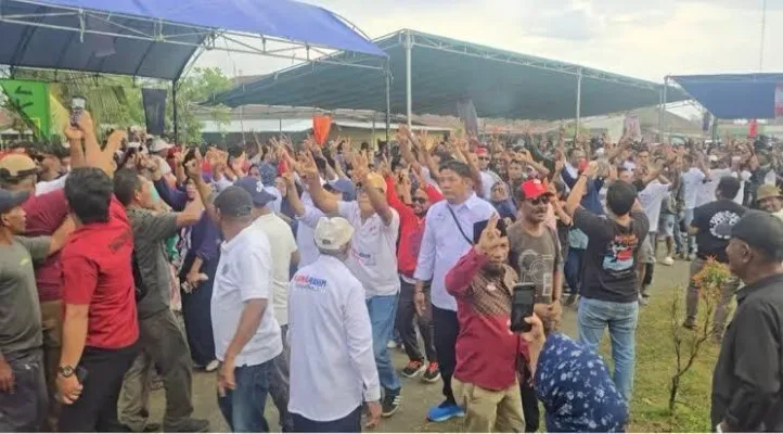 Foto: Kampanye di Desa Lelilef, Kecamatan Weda Tengah, Halmahera Tengah, Maluku Utara peringati hari pahlawan oleh pasangan calon bupati dan wakil bupati Edi Langkara dan Abd. Rahim Odeyani (Elang-Rahim). (Dok. Timses)