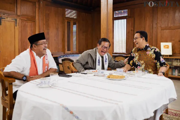 Palson Pramono Anung-Rano Karno bertandang ke pendopo Anies Baswedan di Lebak Bulus, Jakarta Selatan. (Poskota/Pandi Ramedhan)