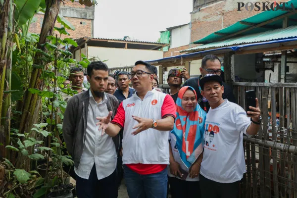 Calon Gubernur Jakarta nomor urut 01 Ridwan Kamil alias RK saat menemui warga Kampung Bayam di Rusun Tongkol, Jakarta Utara. (Poskota/Pandi)