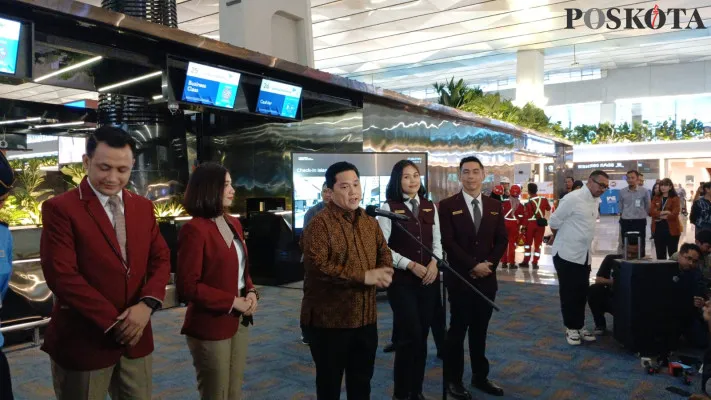 Menteri BUMN Erick Thohir melakukan pengecekan kesiapan Bandara Soekarno-Hatta jelang periode libur Natal 2024 dan Tahun Baru 2025, Rabu, 4 Desember 2024. (Poskota/Veronica)