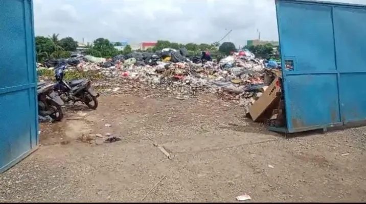 Tumpukan sampah yang dikeluhkan warga di Kampung Kepu RT 09 RW 07 Kelurahan Marunda, Cilincing, Jakarta Utara. (Warga)