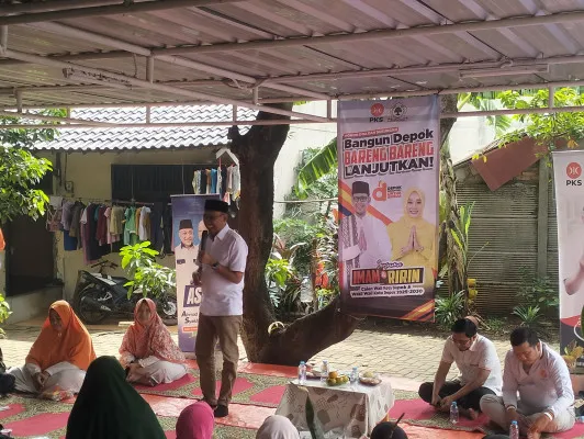 Calon Walikota Depok Imam Budi Hartono siap melanjutkan program UHC berobat gratis pakai KTP. (Poskota/M Irwan)