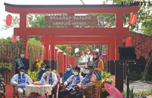 Bupati Kepulauan Seribu, Junaedi saat memberikan sambutan pada acara Pencanangan HUT Jakarta ke-494 di Kampung Jepang, Pulau Untung Jawa, Kepulauan Seribu Utara. (foto: yono)