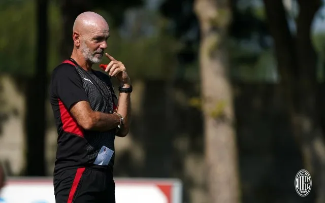 Pelatih AC Milan, Stefano Pioli (foto: Twitter @acmilan)