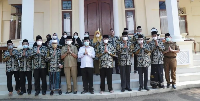 Gubernur saat melepas Kafilah Provinsi Banten pada ajang STQ Nasional XXVI Tahun 2021 Sofifi, Maluku Utara di Rumah Dinas Gubernur Banten di Kota Serang. (ist)