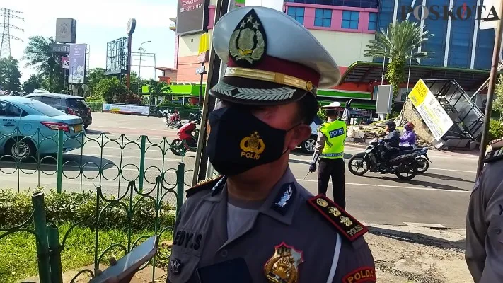 Kasat Lantas Wilayah Jakarta Timur, AKBP Edy Surasa (foto: poskota/ ardhi)