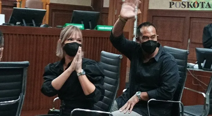 Nia Ramadhani dan Ardi Bakrie. (foto: poskota/cr07)