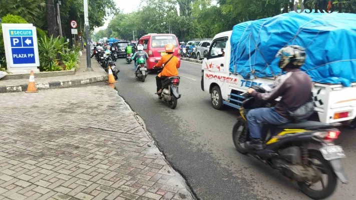 Lokasi dugaan pelaku pemerasan modus tabrak lari di Jalan TB Simatupang, Jaktim. (foto: poskota/ ardhi)