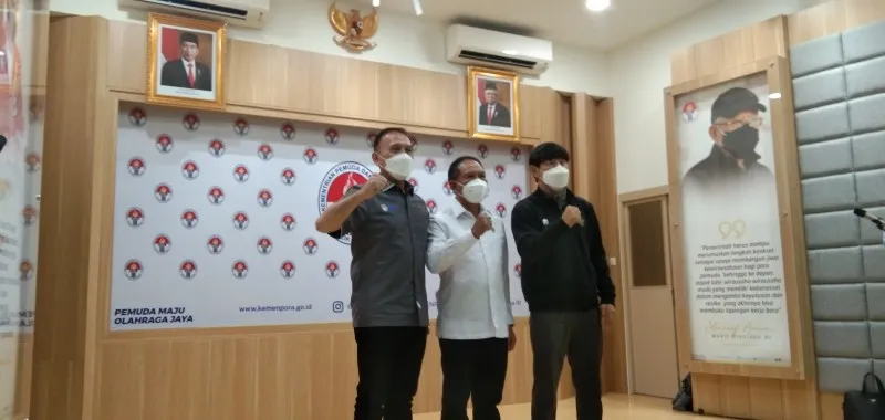 Kemenpora dan PSSI saat melakukan pertemuan membahas program naturalisasi (yoga)