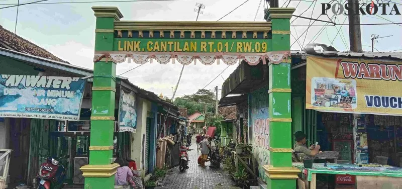 Lokasi Lingkungan Cantilan yang terendam luapan Sungai Cibanten setinggi 3 meter. (foto: poskota/ haryono)