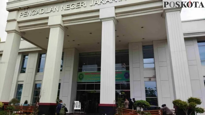 Pengadilan Negeri (PN) Jakarta Timur, tempat digelar sidang teroris Munarman. (foto: poskota/ ardhi)