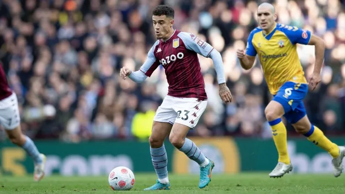 Philippe Coutinho, nampak sedang membawa bola (foto: twitter AVFCOfficial)