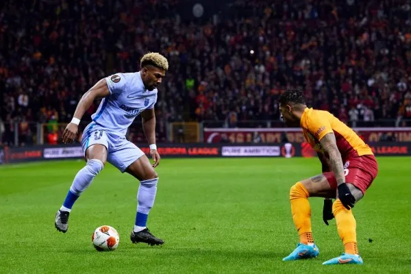 Aksi Adama Traore saat Barcelona bersua Galatasaray (foto: twitter/FCBarcelona)